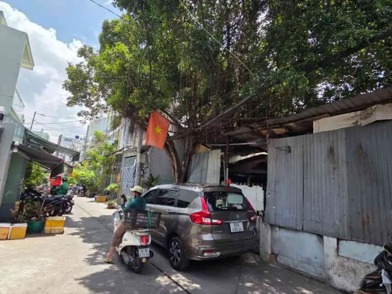 HẺM XE TẢI HẬU GIANG NGAY BÌNH PHÚ Q6 - DT KHỦNG 10x13M - NỞ HẬU -... Bán nhà riêng tại Bình Phú, Hồ Chí Minh 01