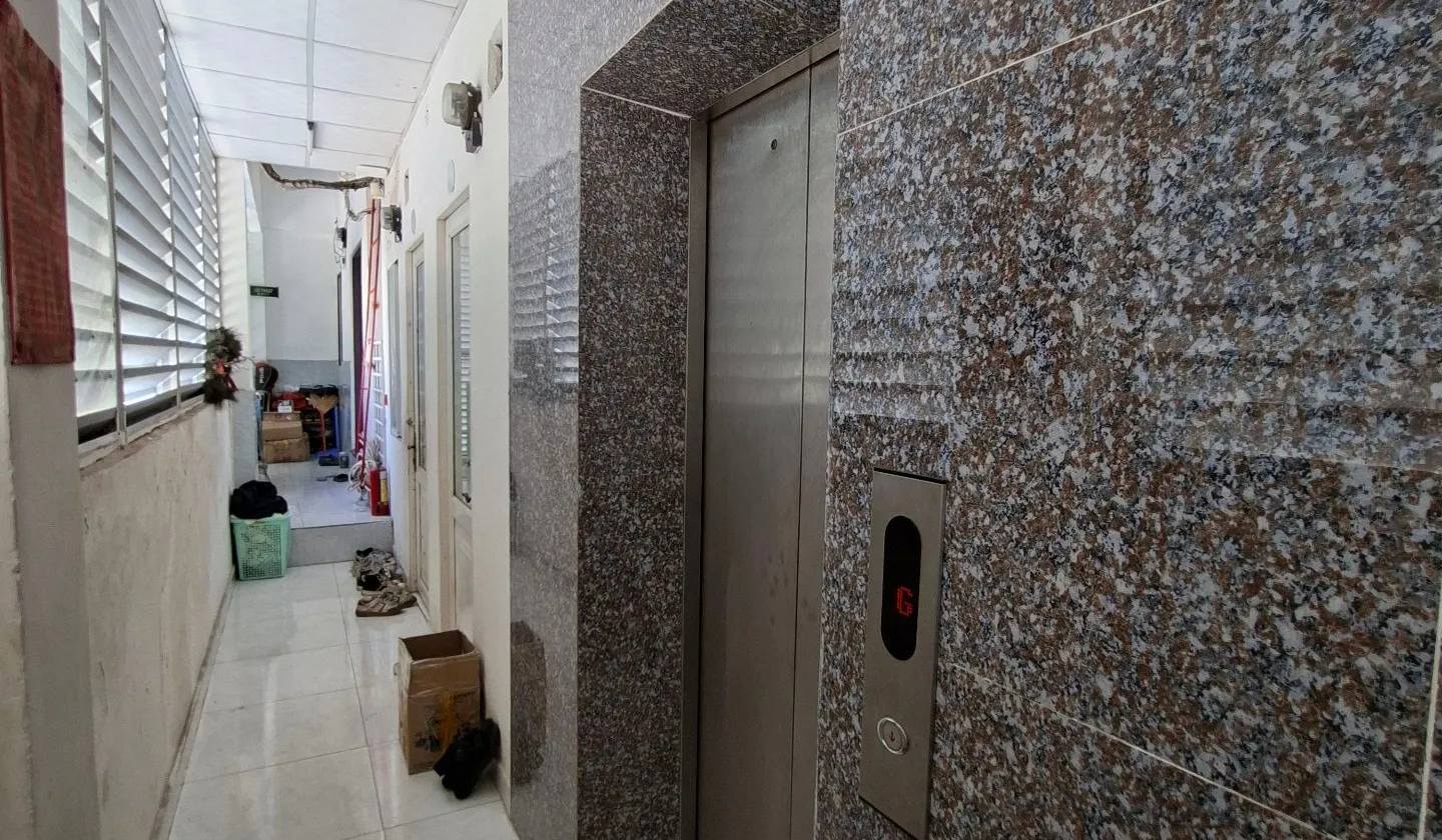 Bán nhà riêng 5 tầng tại Lạc Long Quân, diện tích 154 m2, ô tô vào nhà, thang máy... Bán nhà riêng tại Tân Hòa, Hồ Chí Minh 01