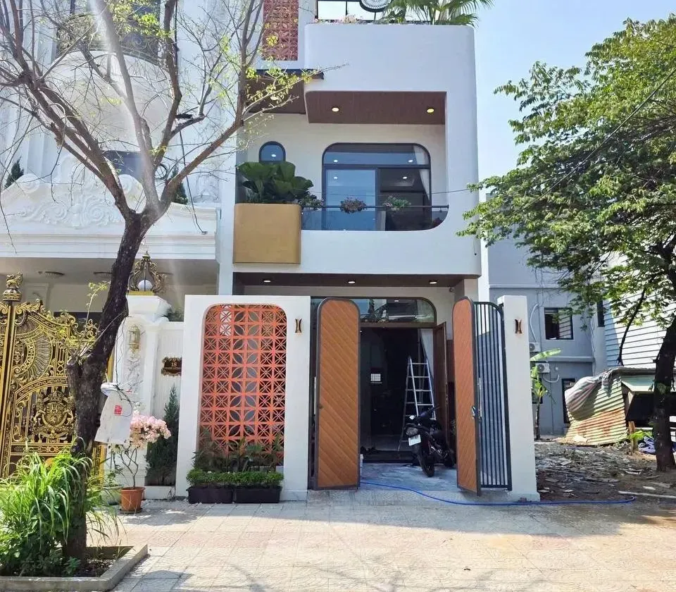 🏡 BÁN NHÀ 3 TẦNG MẶT TIỀN BÙI THIỆN NGỘ – GẦN NGÃ TƯ VÕ CHÍ CÔNG 🔥
💰 GIÁ BÁN: NHỈNH 6 TỶ... Bán nhà mặt phố tại Hòa Xuân, Đà Nẵng 01