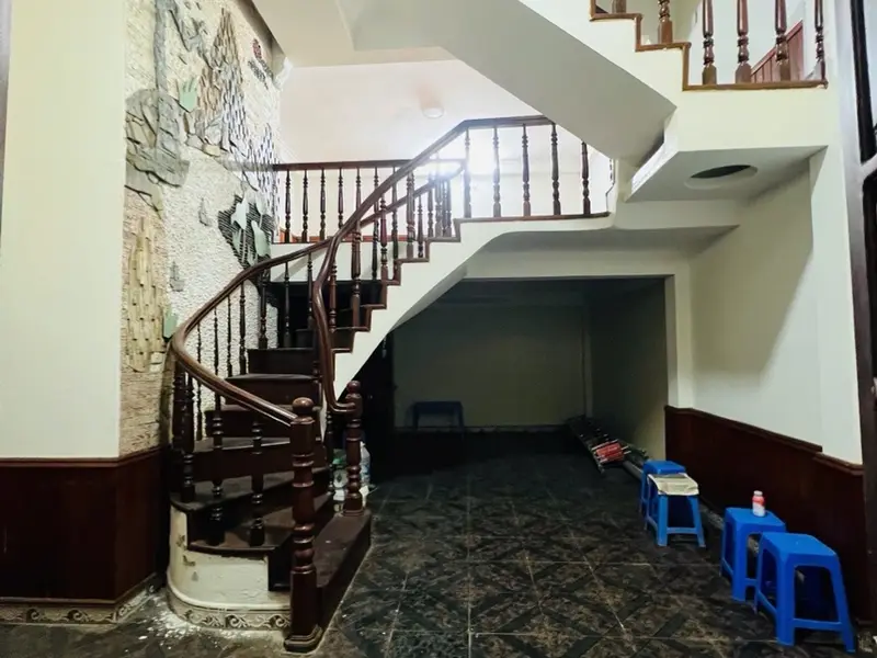 Cơ hội hiếm có sở hữu nhà riêng 5 tầng mặt tiền rộng tại phường Láng, Hà Nội... Bán nhà riêng tại Láng, Hà Nội 01