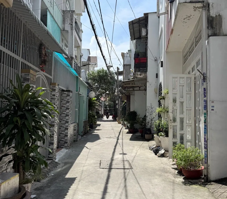 Nhỏ nhưng có võ,nhà sổ riêng, 2 tầng tại phường Đông Hưng Thuận, pháp lý rõ ràng... Bán nhà riêng tại Đông Hưng Thuận, Hồ Chí Minh 01