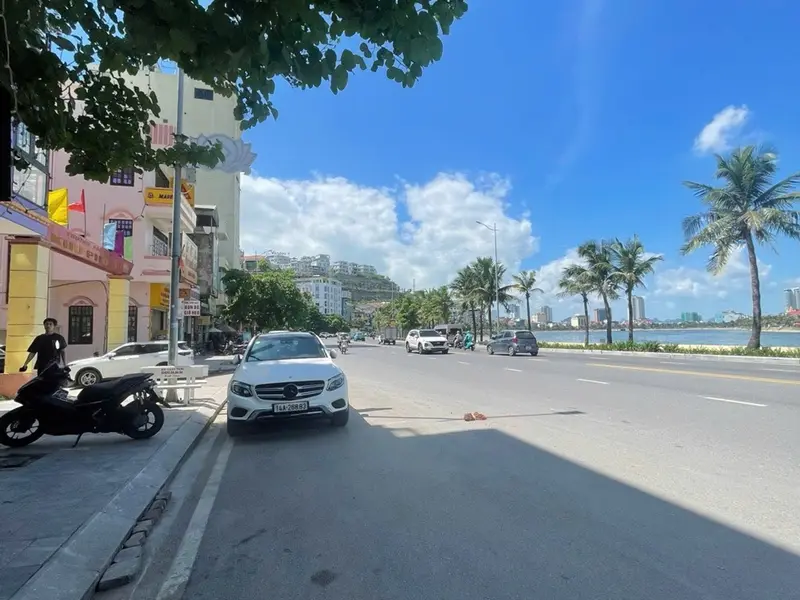 Nhà mặt phố hiếm có tại phường Bãi Cháy, Quảng Ninh – không gian sống và kinh doanh đẳng cấp... Bán nhà mặt phố tại Bãi Cháy, Quảng Ninh 01