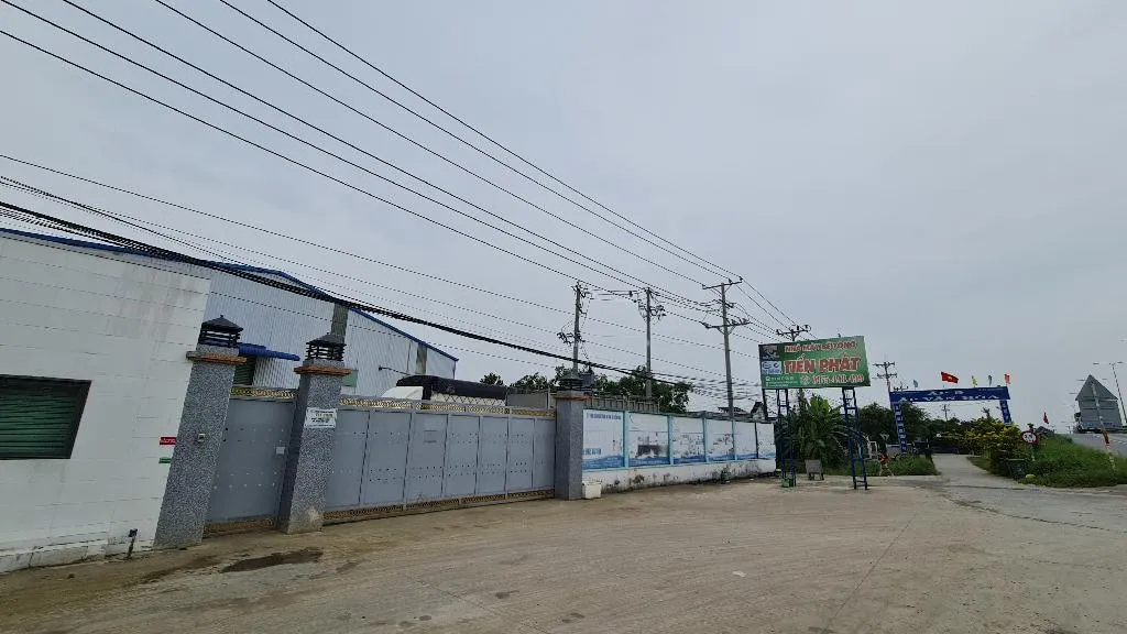 Nhà mặt phố rộng lớn ngay trung tâm sầm uất Bến Lức... Bán nhà mặt phố tại Bình Lợi, Hồ Chí Minh 01