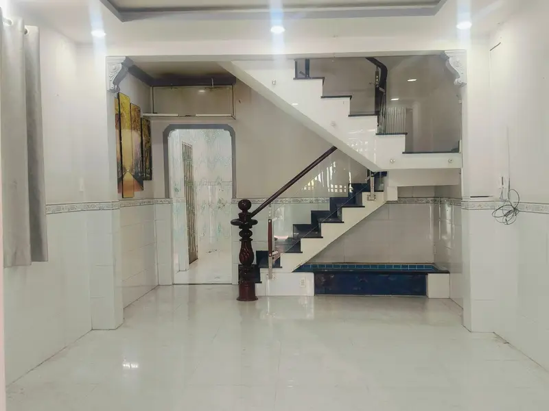 Cơ hội sở hữu nhà lô góc 2 tầng sát hẻm xe hơi Dương Bá Trạc giá tốt... Bán nhà riêng tại Chánh Hưng, Hồ Chí Minh 01