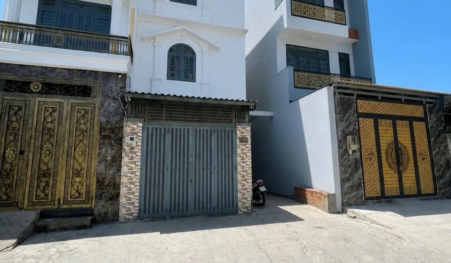Nhà 3 tầng 3PN 3WC khu Bình Tân giá 2.1 tỷ còn thương lượng... Bán nhà riêng tại Bình Trị Đông, Hồ Chí Minh 01