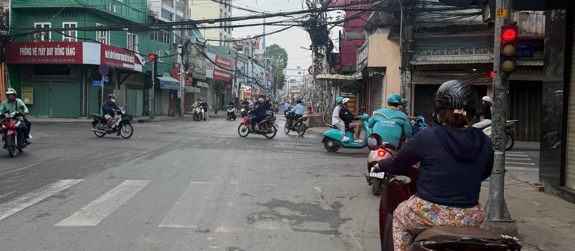Mặt tiền nguyễn văn quá ngã tư góc chợ cây sộp
Ngang 4.8m
Dài 13m
Vĩa hè 3m
1 trệt 2 lầu +ST... Bán nhà mặt phố tại Đông Hưng Thuận, Hồ Chí Minh 01