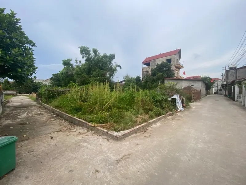MÔ TẢ: 
+ Vị trí: Mảnh đất nằm mặt trục ngõ Đình thôn Bắc Thượng xã Nội Bài. Đối diện là khu công n... Bán đất tại Sóc Sơn, Hà Nội 01