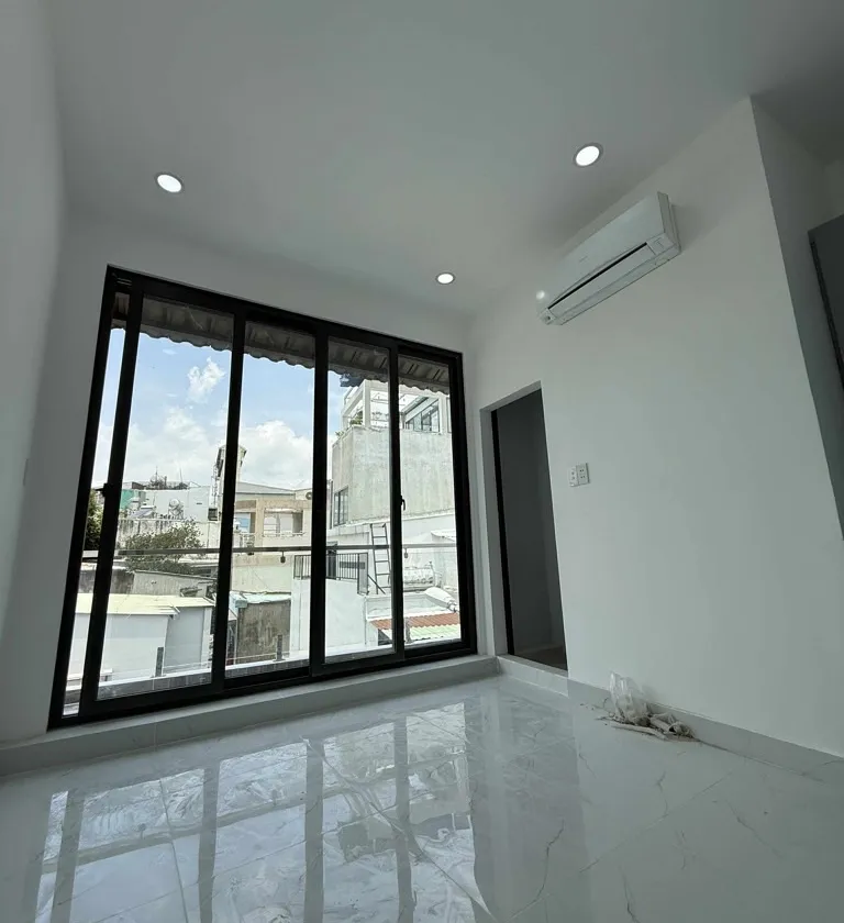 Bán nhà mặt phố gần Vincom Phan Văn Trị, 3 tầng, mặt tiền 4.5m, vị trí kinh doanh đắc địa... Bán nhà mặt phố tại Hạnh Thông, Hồ Chí Minh 01