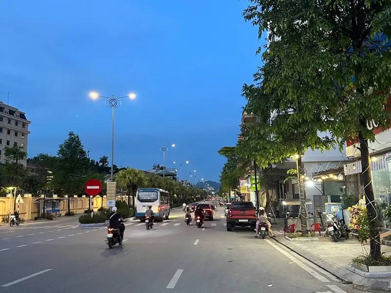Nhà Ô Tô Vào Nhà – Vị Trí Vàng Gần Phố Vũ Văn Hiếu... Bán nhà riêng tại Hà Tu, Quảng Ninh 01