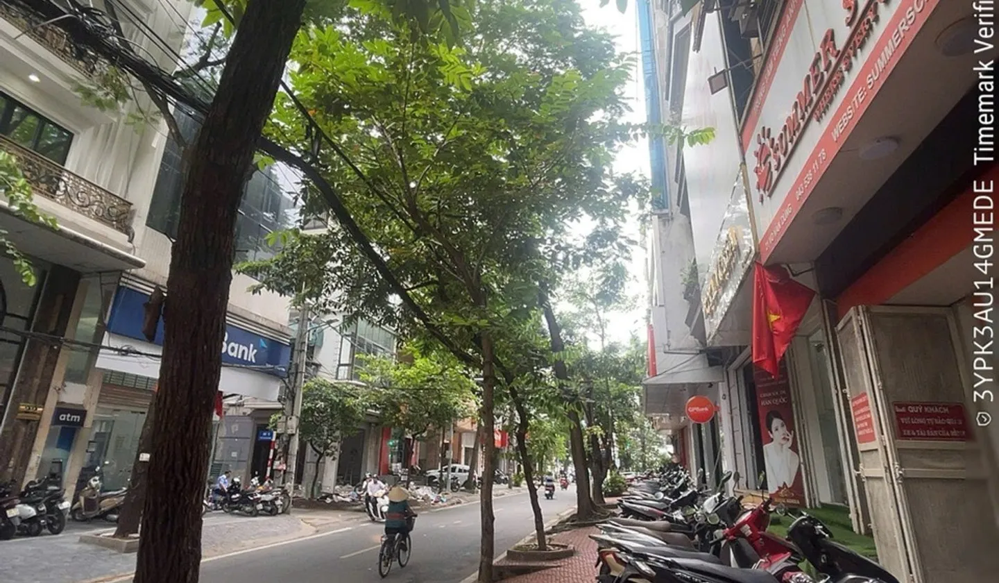 Nhà mặt phố Võ Văn Dũng sang trọng với thang máy và vỉa hè rộng... Bán nhà mặt phố tại Đống Đa, Hà Nội 01