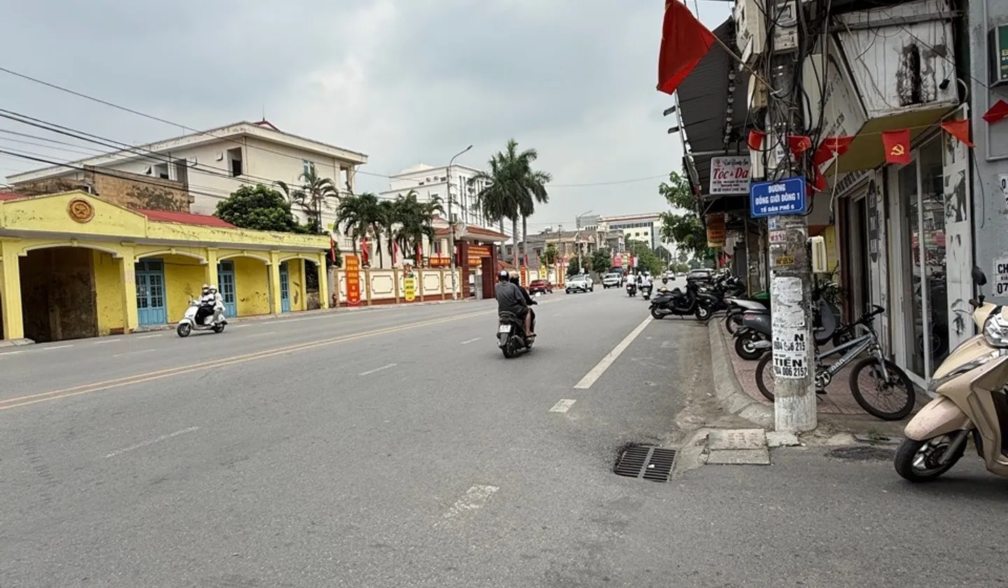 Nhà riêng 3 tầng trung tâm thị trấn An Dương với thiết kế hiện đại và mặt tiền rộng 4m... Bán nhà riêng tại An Dương, Hải Phòng 01