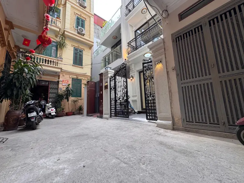 Bán nhà riêng 6 tầng tại Giáp Bát - 44m², tiện ích kinh doanh, giá 18 tỷ VNĐ... Bán nhà riêng tại Tương Mai, Hà Nội 01