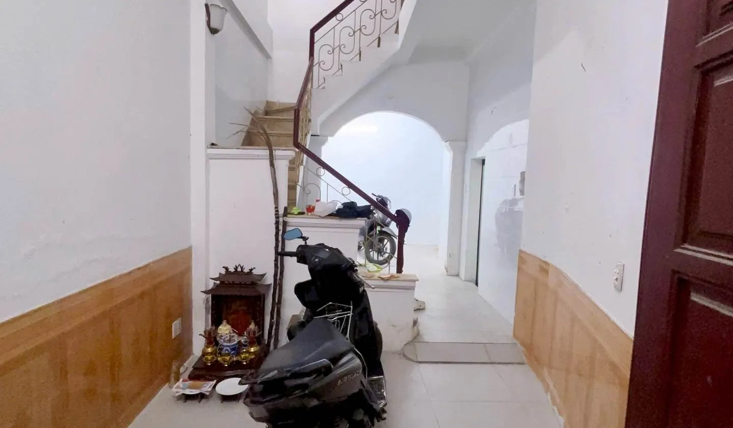 Nhà 4 tầng ô tô đỗ cửa, ngay sát mặt phố Khương Đình.... Bán nhà riêng tại Khương Đình, Hà Nội 01