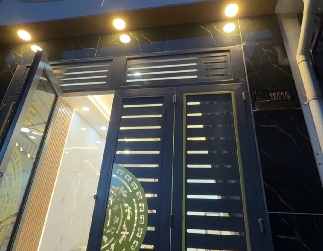 gần Phạm Văn Bạch Huỳnh Văn nghệ thuận tiện di chuyển qua trường chinh Cộng Hòa... Bán nhà riêng tại Tân Sơn, Hồ Chí Minh 01