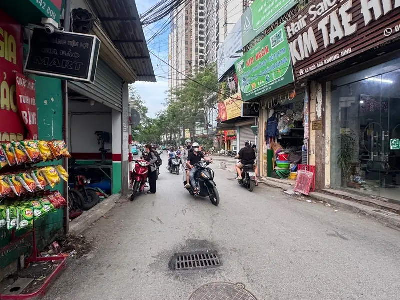 Nhà mặt ngõ to như phố, ô tô tránh nhau, kd sầm uất tại Khương Đình, diện tích 80m²... Bán nhà mặt phố tại Khương Đình, Hà Nội 01