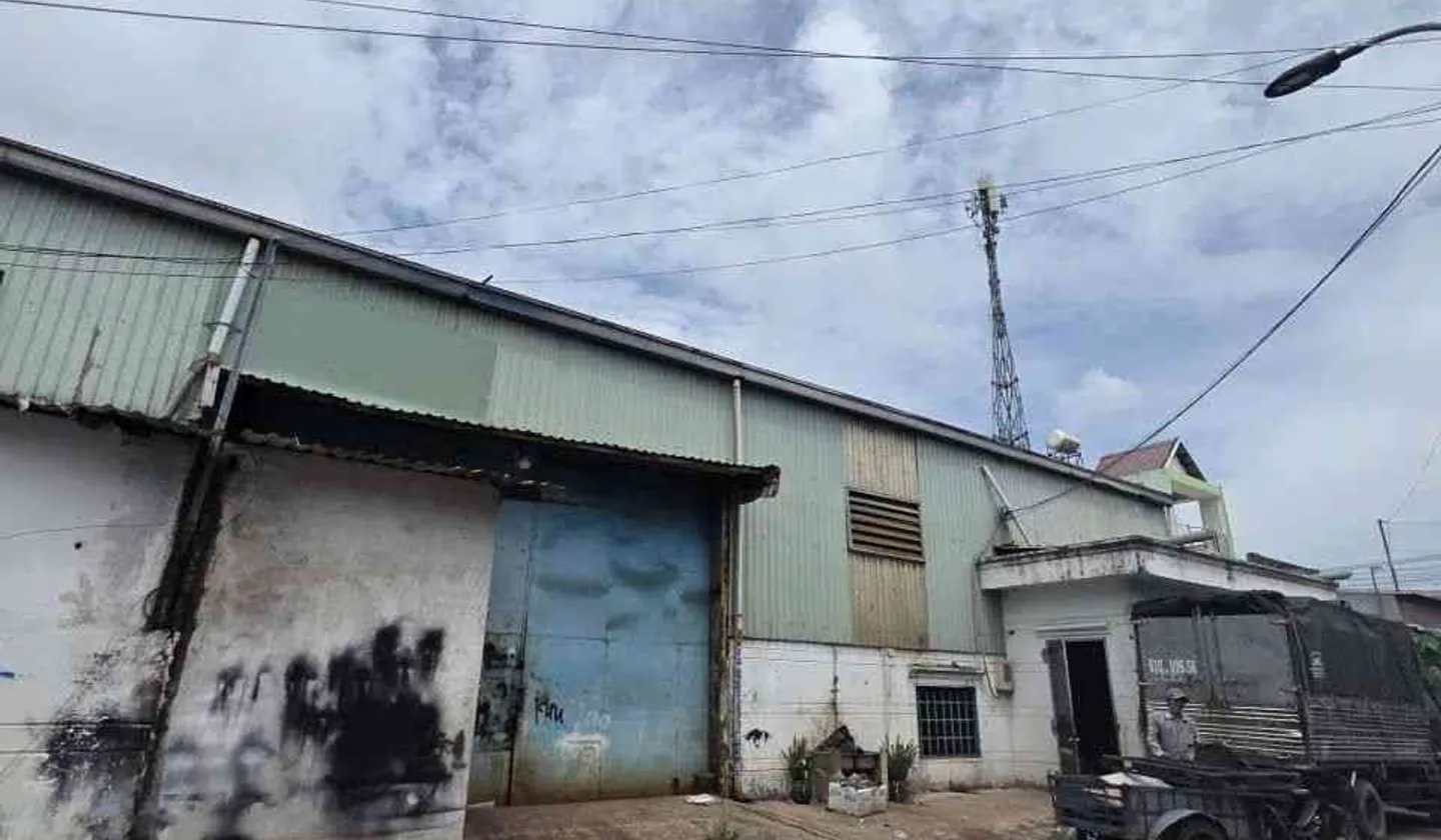Bán nhà nát ngay Nguyễn Thị Tú, Bình Tân, 106m2, ngang 5m, đường 12m, chỉ nhỉnh 4 tỷ... Bán nhà riêng tại Bình Tân, Hồ Chí Minh 01