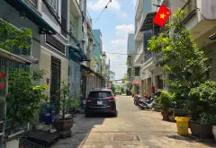 BÁN NHÀ ĐƯỜNG PHẠM ĐĂNG GIẢNG BÌNH TÂN. GIÁP TÂN PHÚ. GIẢM CHÀO . HẺM XE HƠI TRÁNH NHAU.... Bán nhà riêng tại Bình Hưng Hòa, Hồ Chí Minh 02