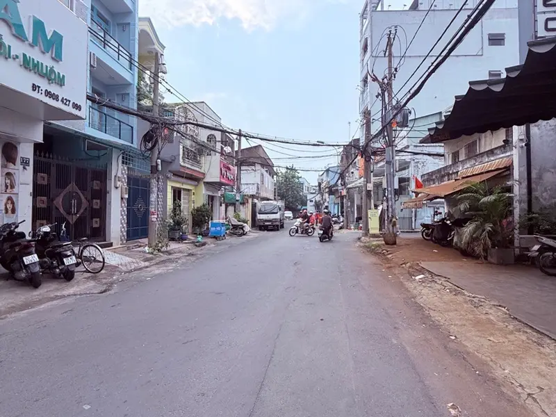 Nhà mặt phố Lê Thị Bạch Cát, rộng rãi, vị trí vàng... Bán nhà mặt phố tại Phú Thọ, Hồ Chí Minh 01