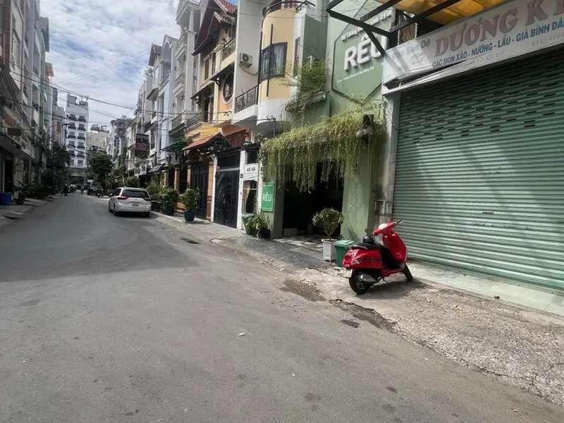 Bán nhà mặt tiền 5m, 4 tầng, thu nhập 30 triệu/tháng tại Quận 10... Bán nhà riêng tại Hòa Hưng, Hồ Chí Minh 01