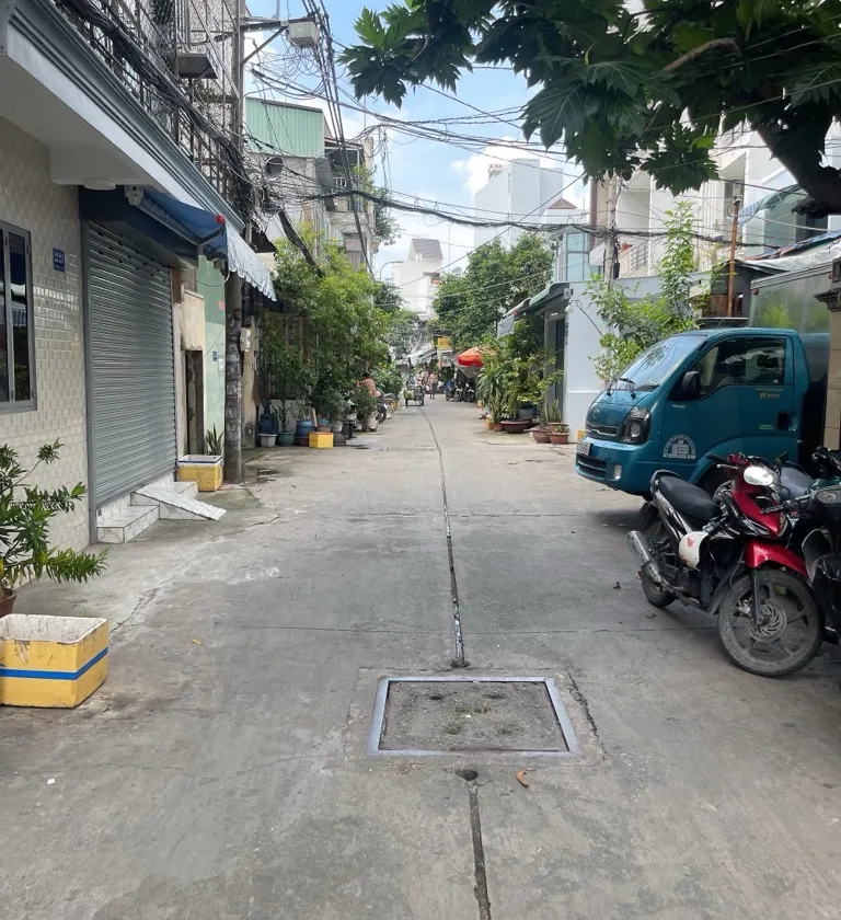 Nhà riêng rộng rãi, hẻm xe tải tránh, ô tô trong nhà Quận 11... Bán nhà riêng tại Minh Phụng, Hồ Chí Minh 01