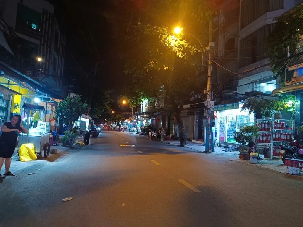 Cơ hội sở hữu nhà đẹp trung tâm Quận 8, giá vừa giảm sâu... Bán nhà riêng tại Chánh Hưng, Hồ Chí Minh 01