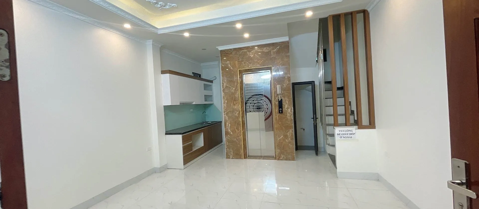 Hơn 5 tỷ, sở hữu siêu phẩm 5 tầng thang máy, ô tô đỗ cổng, trung tâm Bắc Từ Liêm, Gần HV Cảnh sát.... Bán nhà riêng tại Thượng Cát, Hà Nội 01