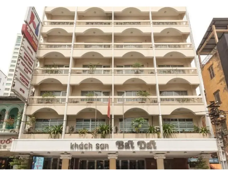 B.a'n Nh.a`MẶT TIỀN KD Q.5 - NGANG 7,3M - 5 TẦNG - 6 PN - TL - gần NH Ái Huê, KS Bát Đạt
ZL: 0705.8... Bán nhà mặt phố tại Chợ Lớn, Hồ Chí Minh 01