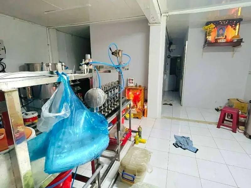 + Kết cấu: 1 trệt, 1 lầu, có thể chia làm 2 căn, 6PN, 4WC. Khu vực kinh doanh doanh sầm uất.... Bán nhà riêng tại Phú Thọ Hòa, Hồ Chí Minh 01