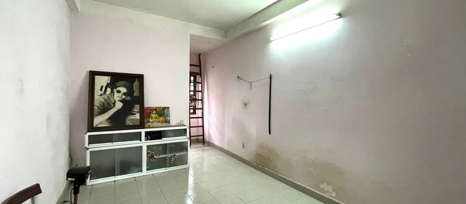 Nhà 4 tầng đẹp, không gian sống riêng tư ngay trung tâm quận 1... Bán nhà riêng tại Tân Định, Hồ Chí Minh 01