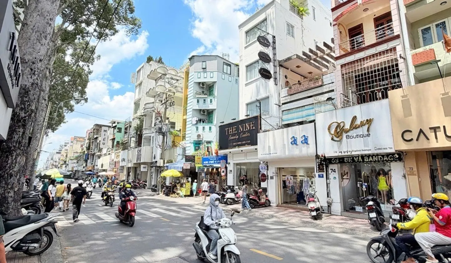 Nhà mặt phố quận 3 sầm uất, thích hợp kinh doanh và ở... Bán nhà mặt phố tại Nhiêu Lộc, Hồ Chí Minh 01