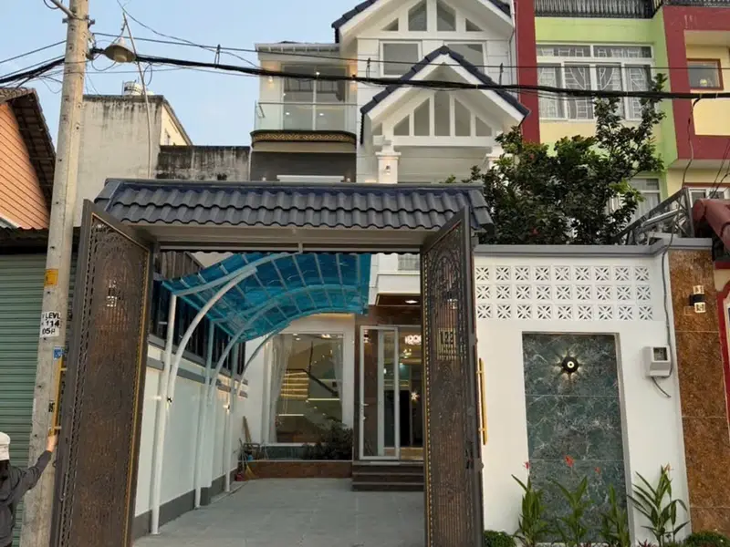BÁN CĂN BIỆT THỰ PHƯỚC KIỂN NHÀ BÈ - GARA XE HƠI - ĐƯỜNG SÁT MẶT TIỀN
🌹 Diện tích: 6m x 23m... Bán nhà riêng tại Nhà Bè, Hồ Chí Minh 01