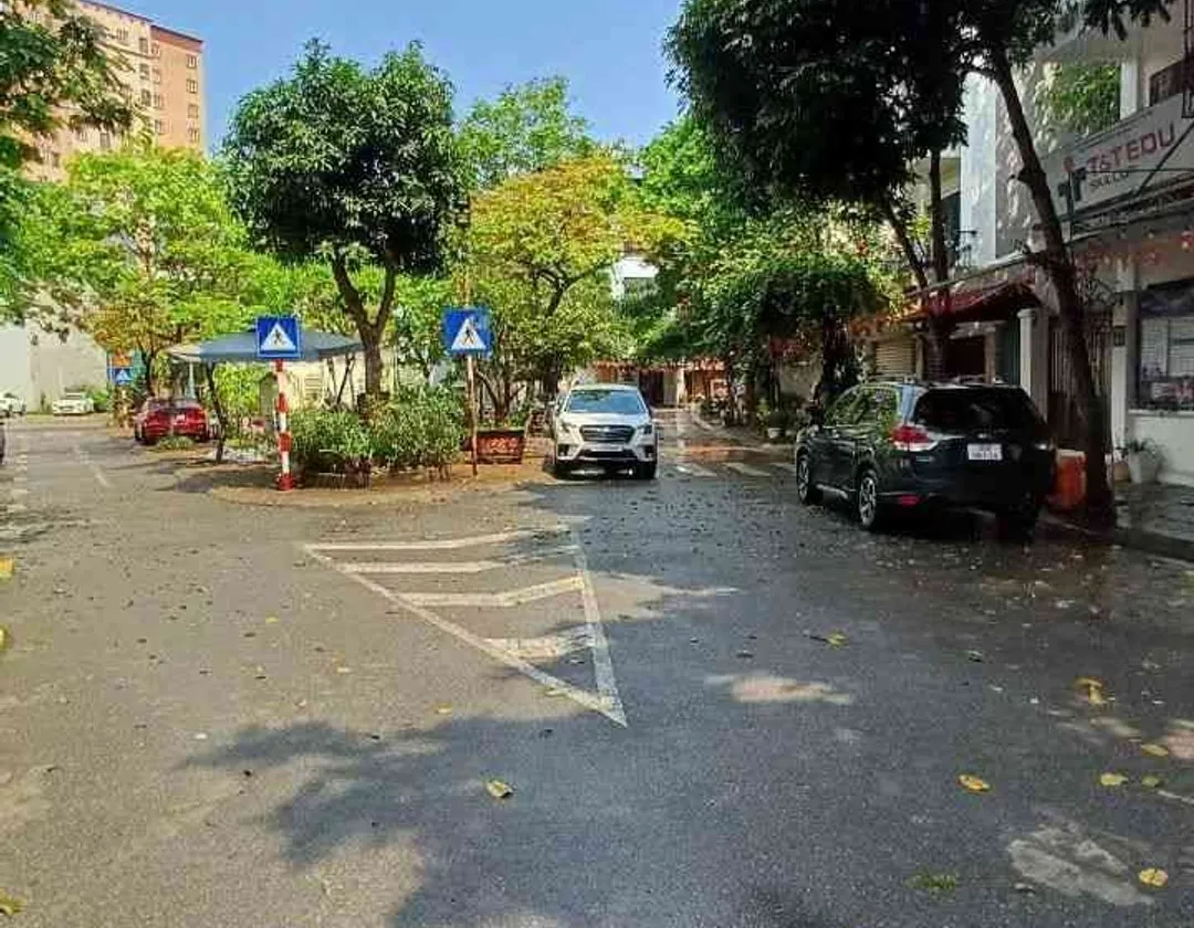HIẾM - Ô TÔ TRÁNH - VỈA HÈ - KINH DOANH - KHU VỰC ĐANG PHÁT TRIỂN CỰC TIỀM NĂNG... Bán nhà mặt phố tại Việt Hưng, Hà Nội 01